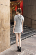 Robe courte à capuche
