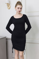 Robe courte moulante à manches longues et fronces