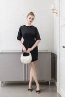 Robe courte à taille resserrée