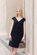 Robe courte droite à col V