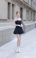 Robe courte patineuse à bretelles