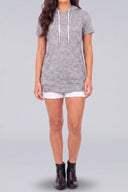 Robe courte à capuche