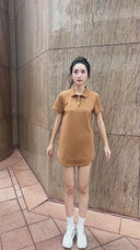Robe courte en maille à col polo