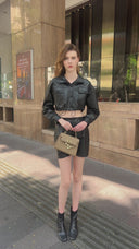 Veste en simili cuir ceinturée