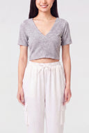Crop top côtelé à col V